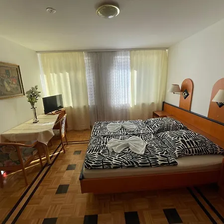 4 Bett 1 Lägenhet