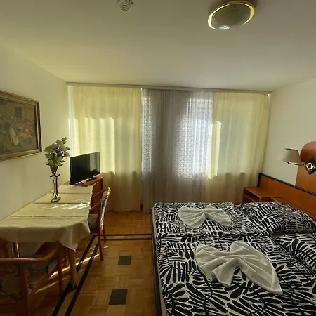 4 Bett Zimmer 1 Apartment Nuremberg