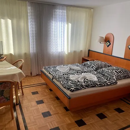 4 Bett Zimmer 1 Nuremberg