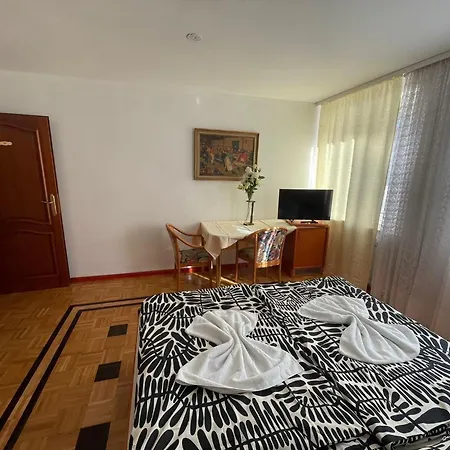 Apartment 4 Bett Zimmer 1 Nuremberg